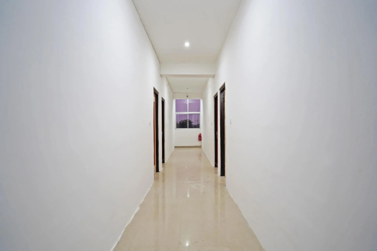 OYO 46882 Hotel Five Sense