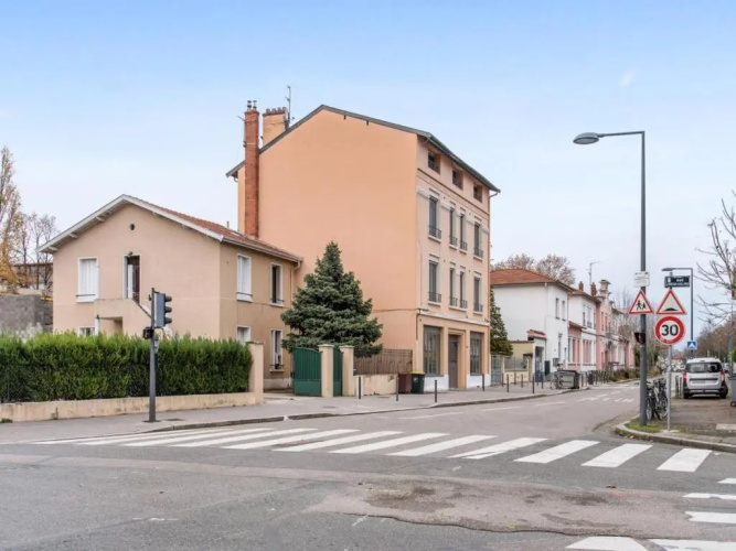 Stop Chez M District