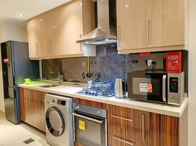 Whitesage - Elegant Studio With Balcony Overlooking The Canal