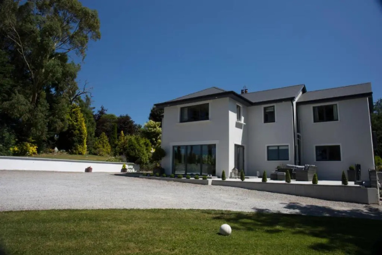 Inch View Lodge