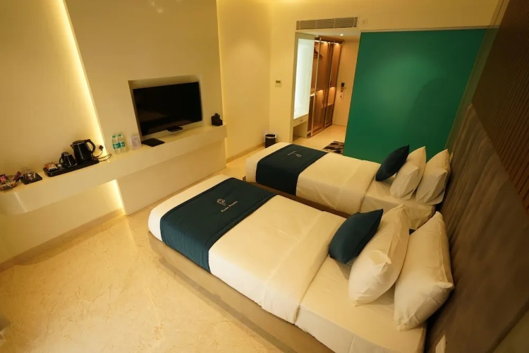 Deluxe Double room with balcony and with city view