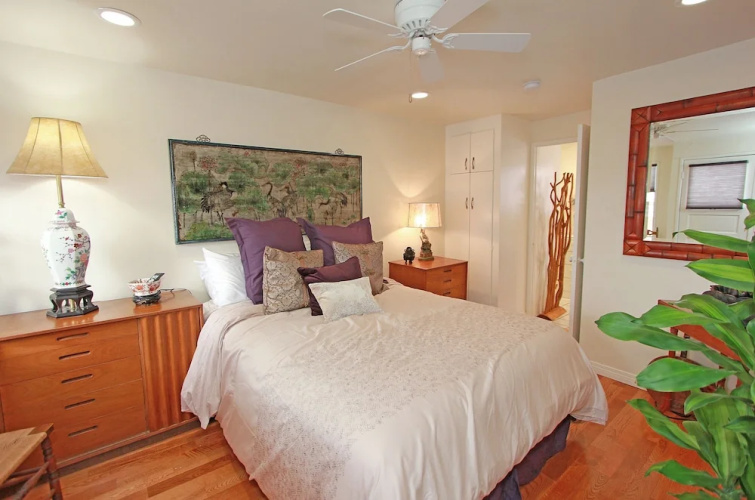 3909 Marcus Ave Shie1 4 Bedroom Duplex