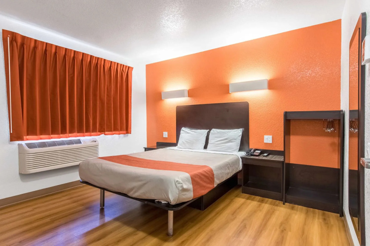 Motel 6 Bakersfield, CA - Central