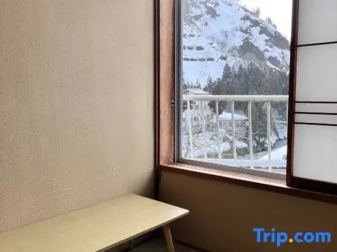 Standard room with mountain view