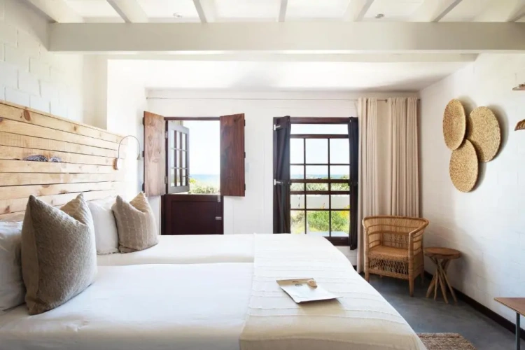 Standard Twin room with sea view