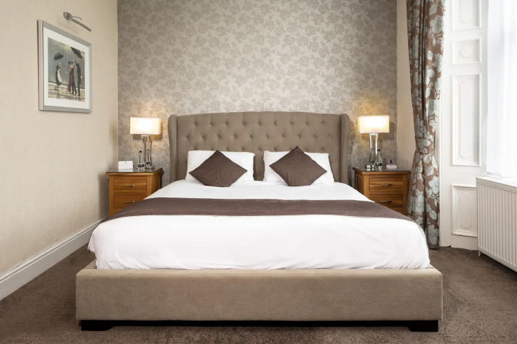 The Oaks Hotel