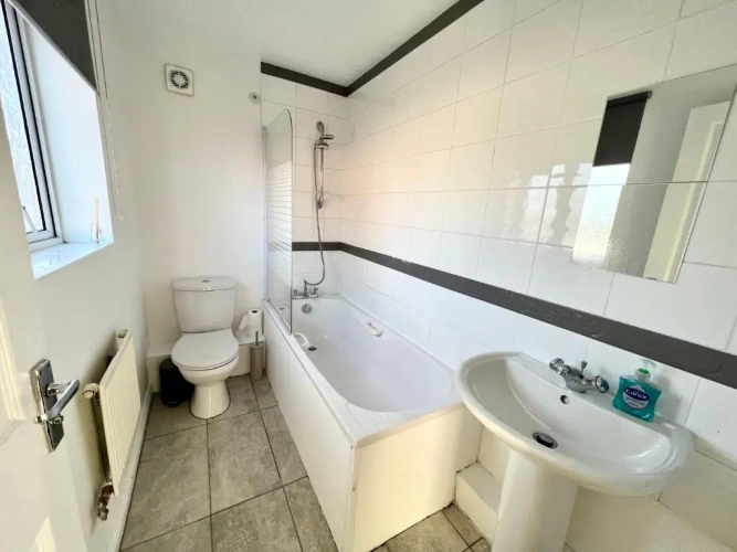 3 Bedrooms Single Cottage