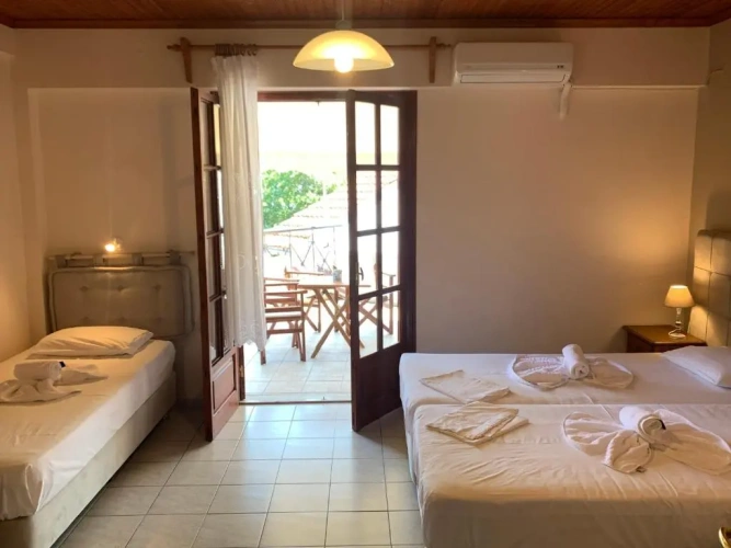 Standard Triple room with view