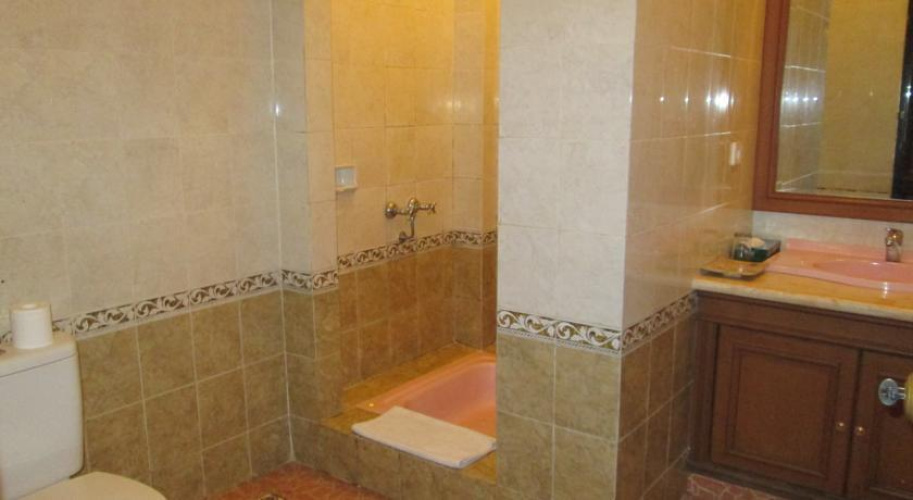 Elty Suites Lesung Batu
