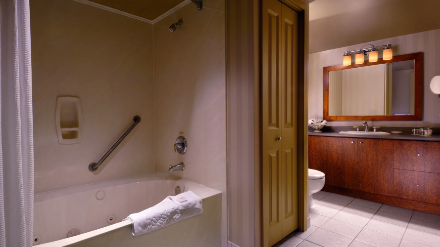 Victoria Regent Waterfront Hotel & Suites