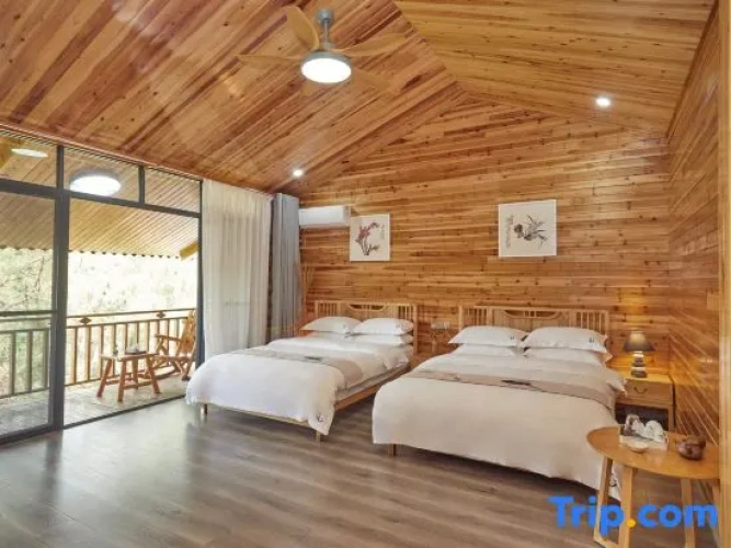 Standard Twin room with balcony
