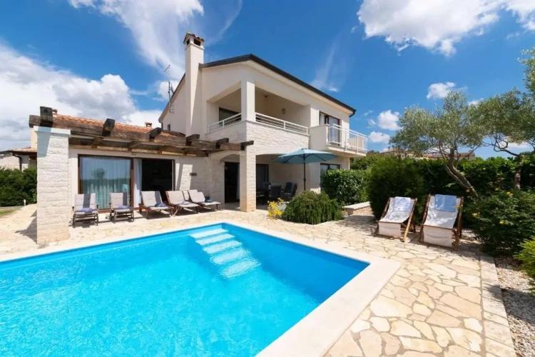 3 Bedrooms Villa