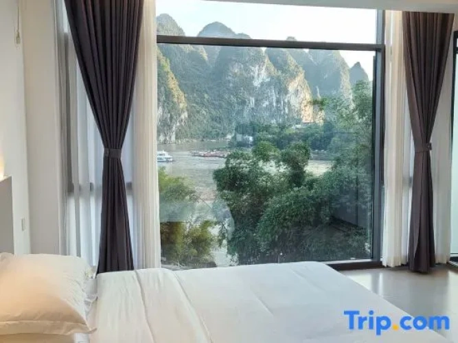 Standard room with river view