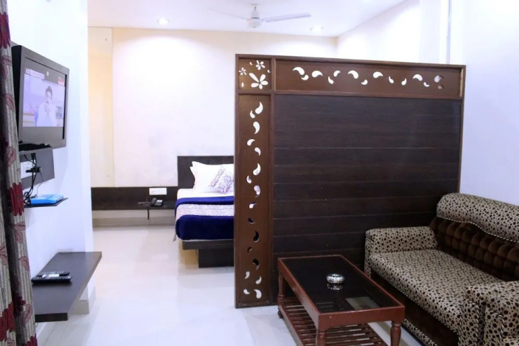 Hotel Aarya Inn