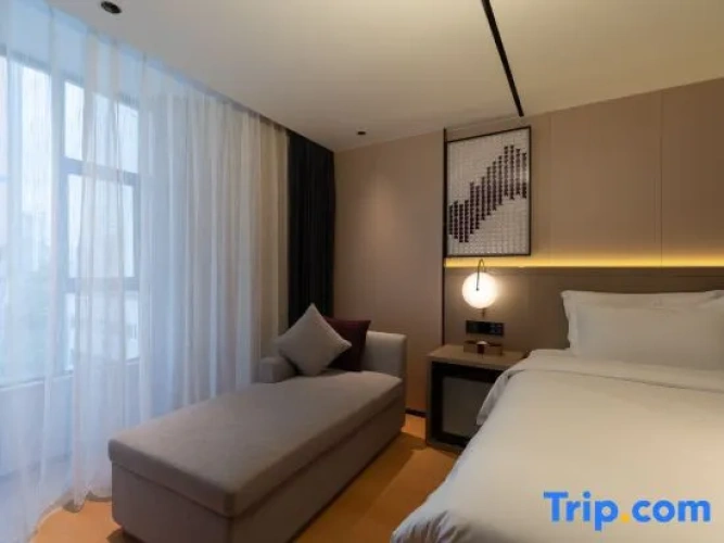 Deluxe Double room with city view