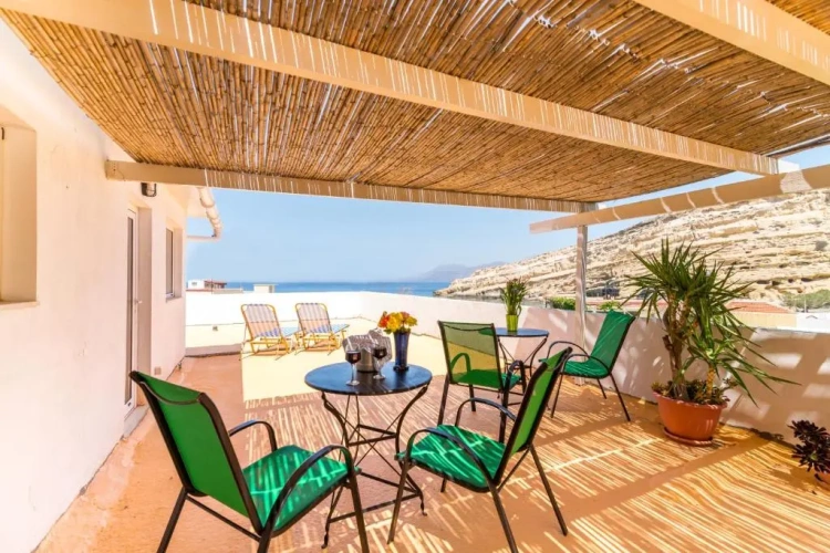 Apartment with balcony and with sea view