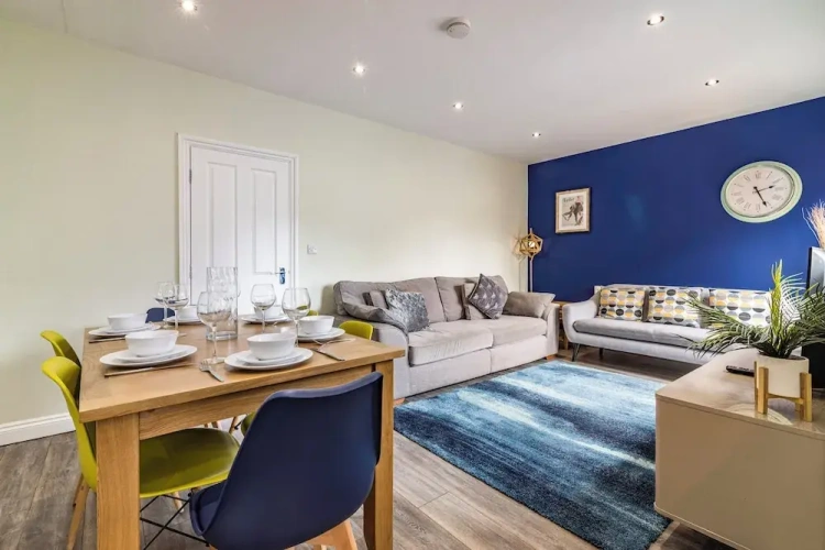 4 Bedrooms Cottage