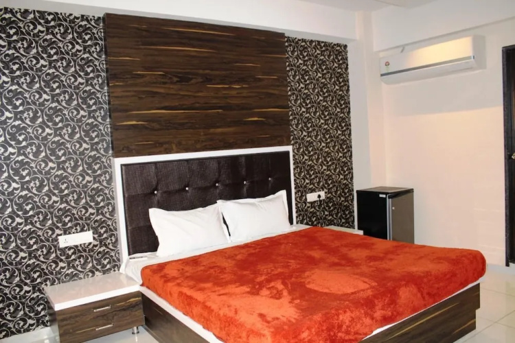 Dev Motel & Banquet