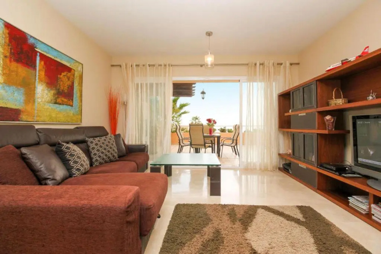 Malibu Mansions Condo B5 by Rafleys