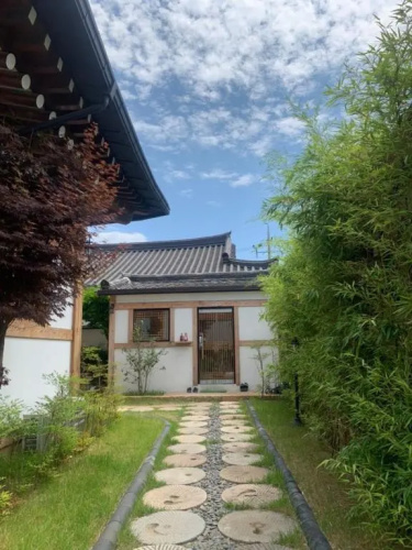 Adam Guesthouse