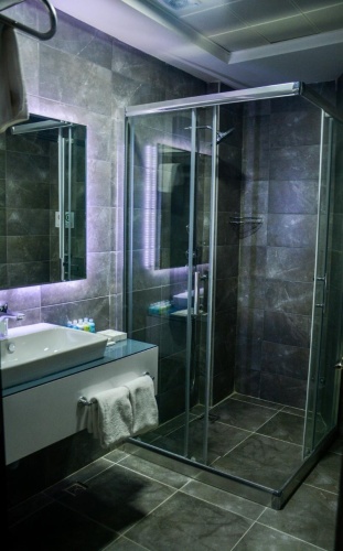 Standard Triple room with city view