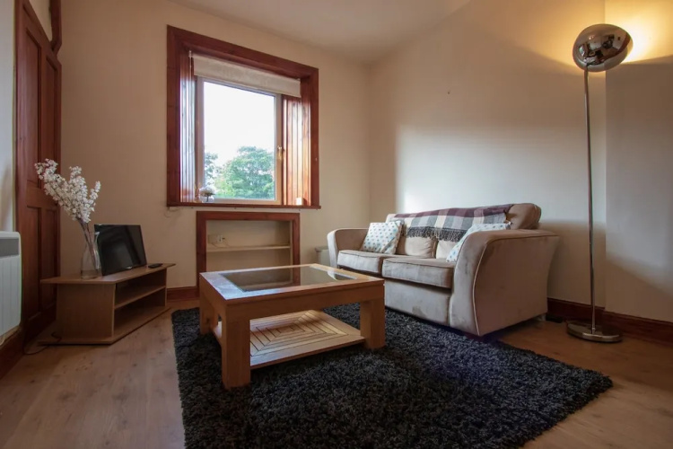 1 Bedroom Flat In Broughton