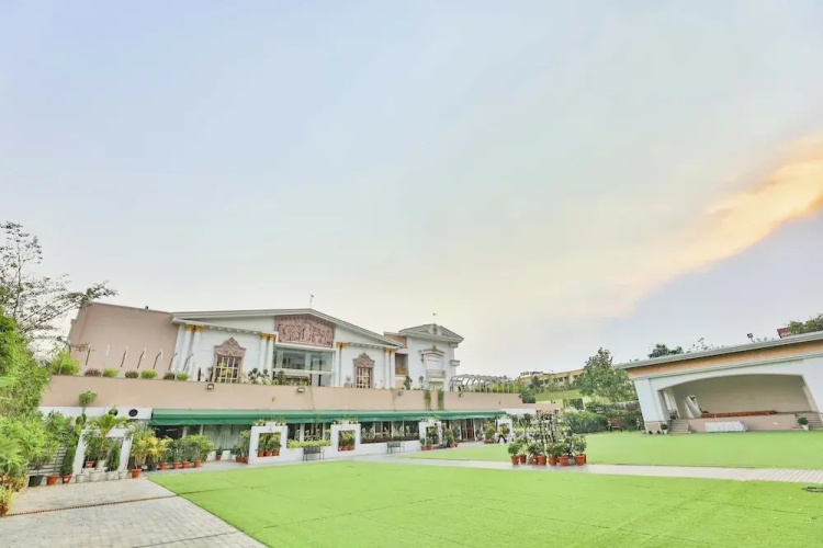 Hotel Crystal Crown