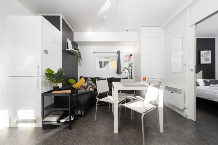 2 Bedrooms Apartment