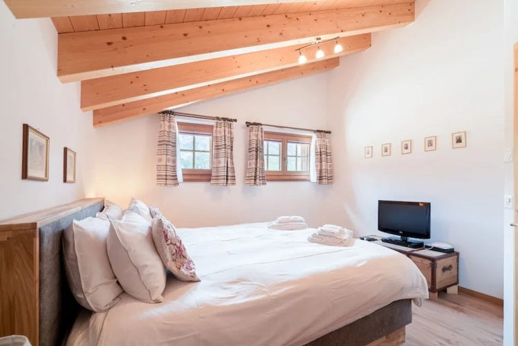2 Bedrooms Chalet