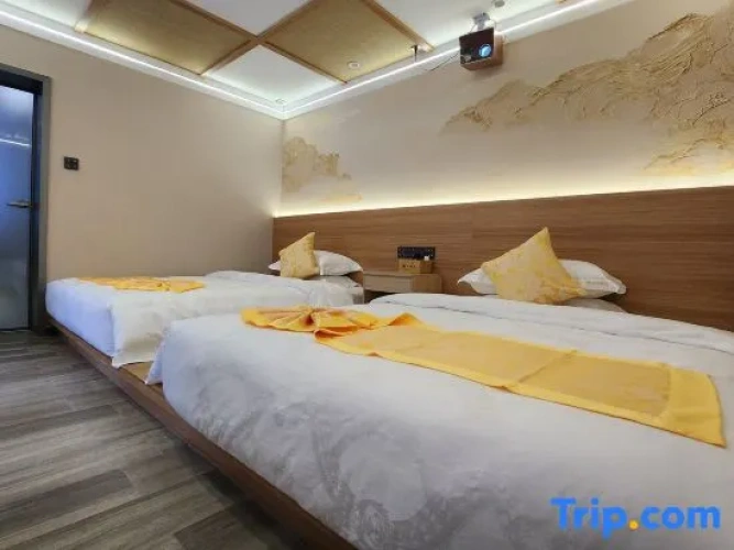 Deluxe Quadruple Suite