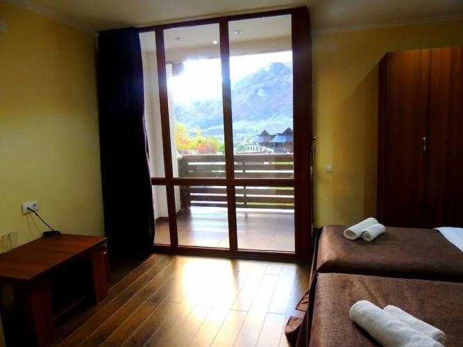 Standard Twin room with mountain view