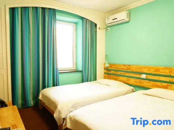 Standard Twin room with city view