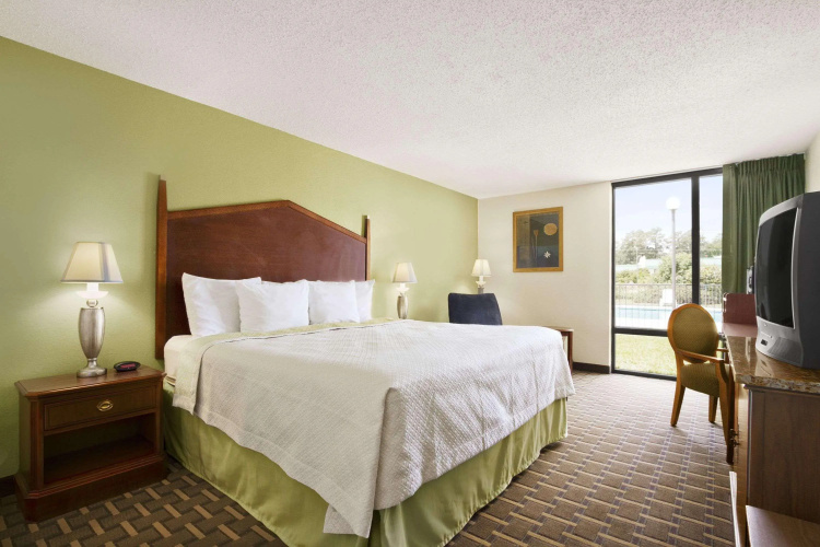 Days Inn Fayetteville-South/I-95 Exit 49