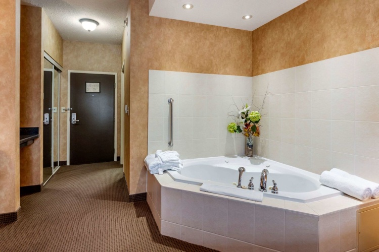 Comfort Inn Sturgeon Falls photo 10