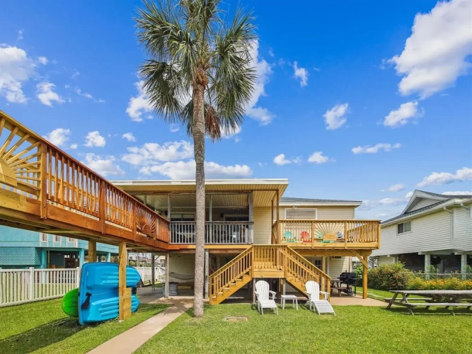 4 Bedrooms Cottage with balcony