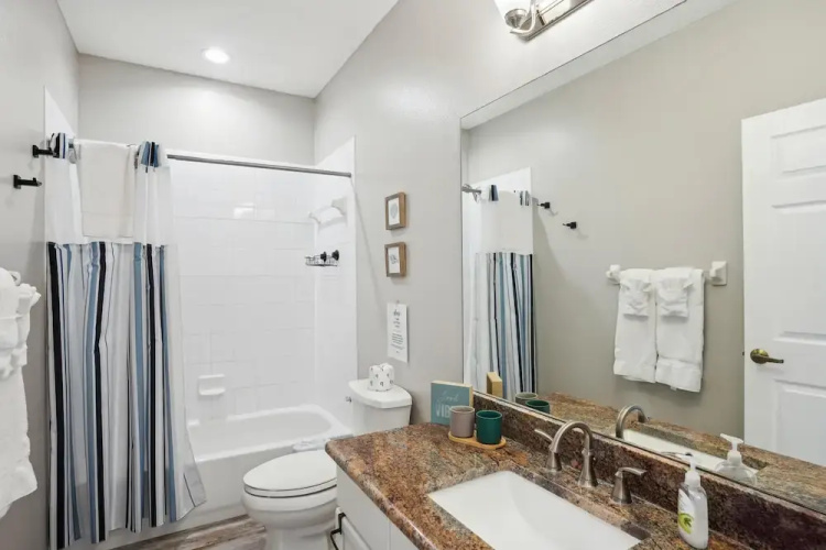 Mariner's Pointe 701