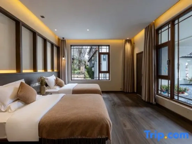 Standard Twin room with courtyard view