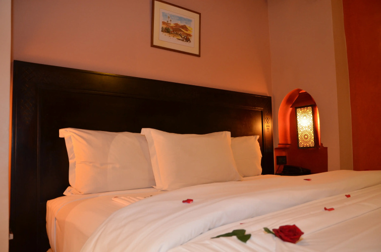 Almas Hotel
