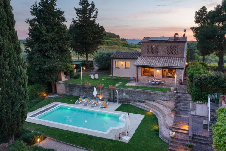 2 Bedrooms Villa