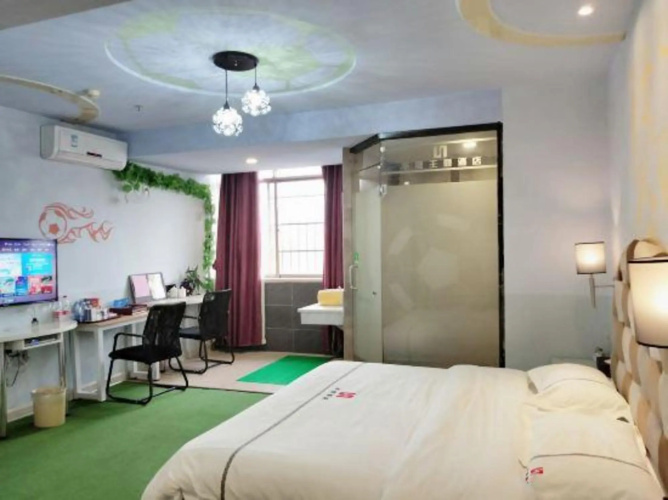Huating Theme Hotel