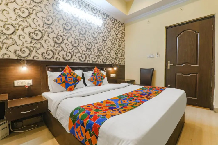 Fabhotel Divine