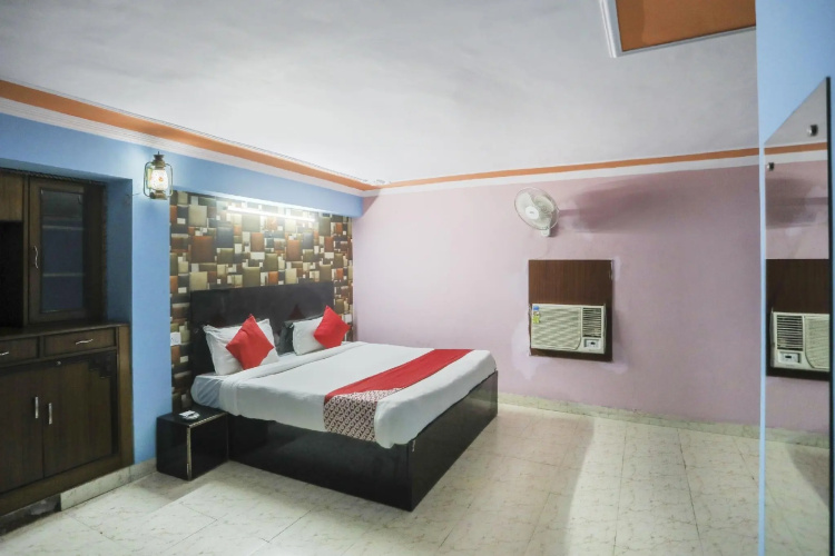 OYO 74656 Hotel Quadis