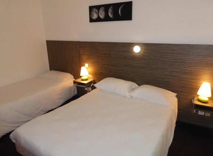 Standard Triple room
