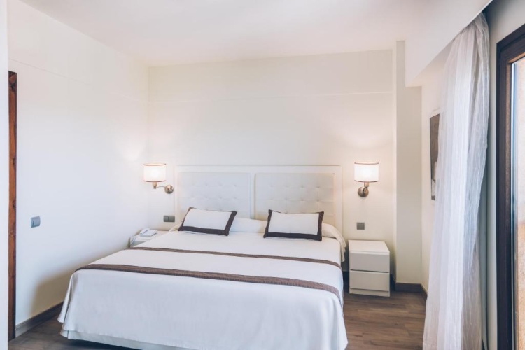Standard Twin room with sea view