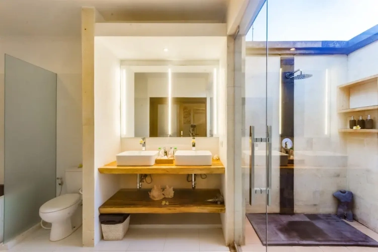 2 Bedrooms Villa