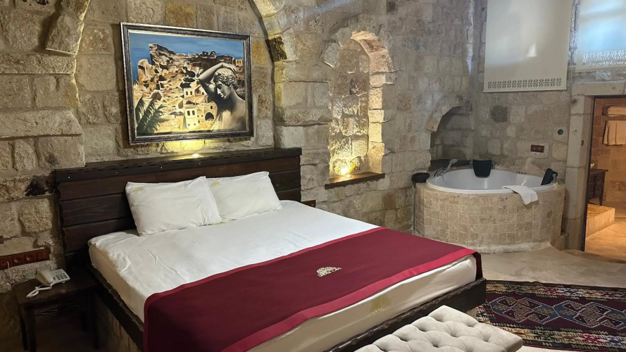 Under Cave Hotel