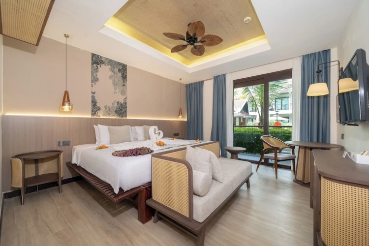 Premier Double room with balcony and with pool view