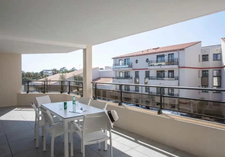 2 Bedrooms Apartment