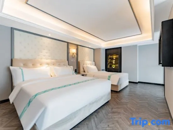 Deluxe Family Suite