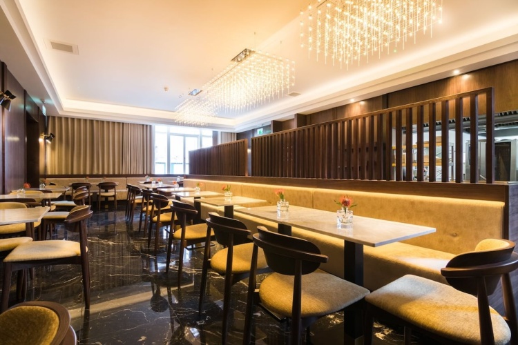 The Chilworth London Paddington [Ex-Shaftesbury Premier] photo 24